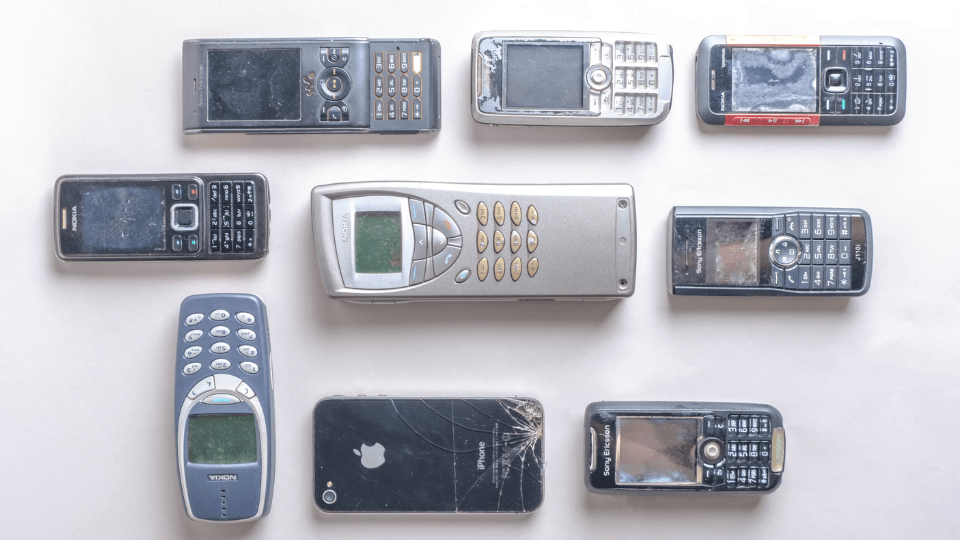 Motorola Razr to the LG Chocolate: Classic Phones We Miss From The 2000s - Classic Phones From The 2000s