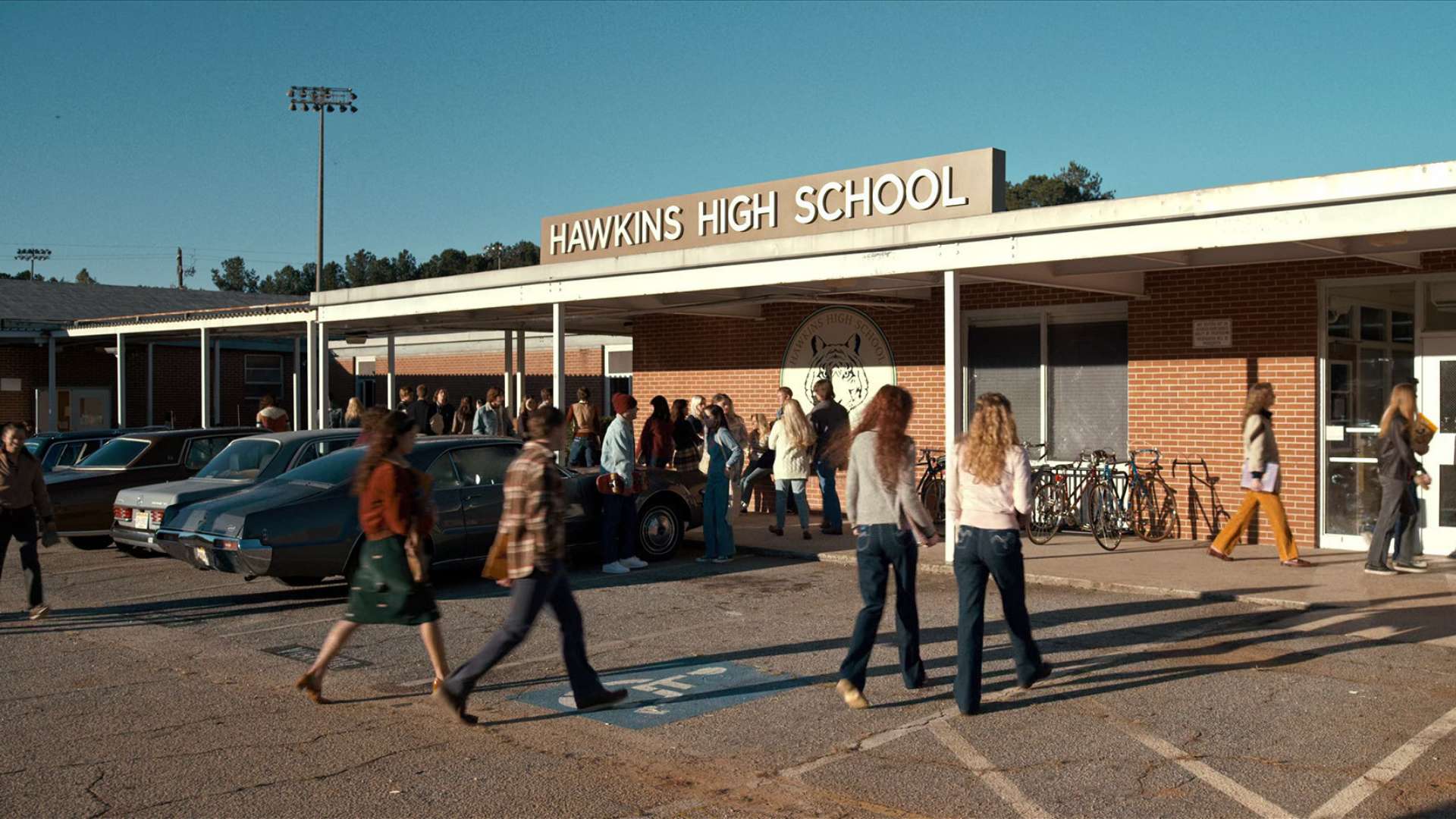 Stranger Things 1980S England Comparison - England In The 1980s: We Love Stranger Things, But It's Not The 1980s We All Remember