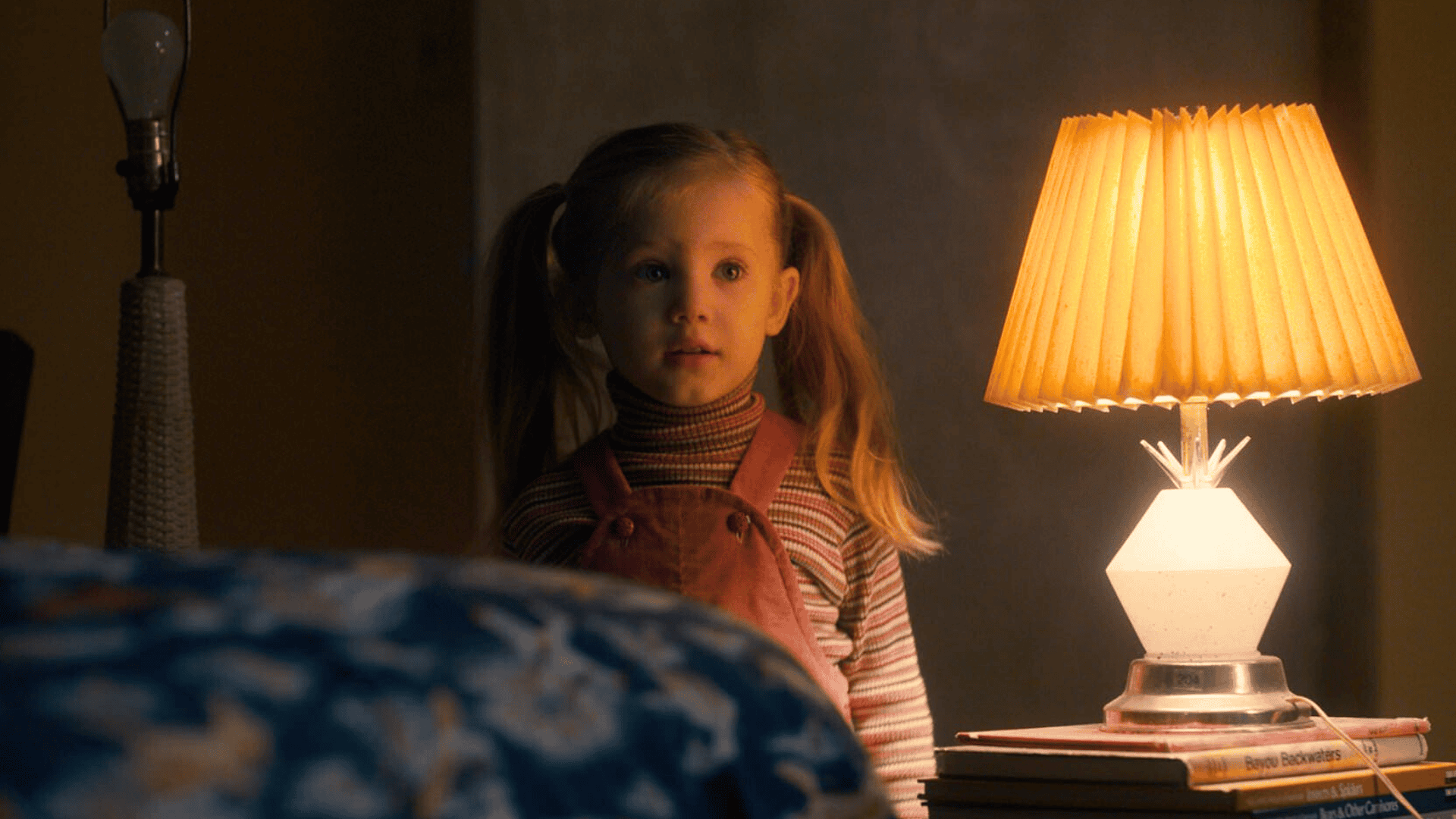 Stranger Things Holly Tinsley Price Anniston Price  - The Twins Who Play Stranger Thing's Holly Also Play Judith In The Walking Dead