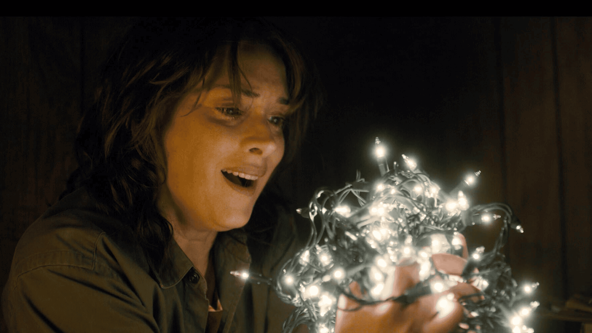 Stranger Things Joyce Byers - Winona Ryder Wanted To Make Stranger Things' Joyce Byers "Flawed"